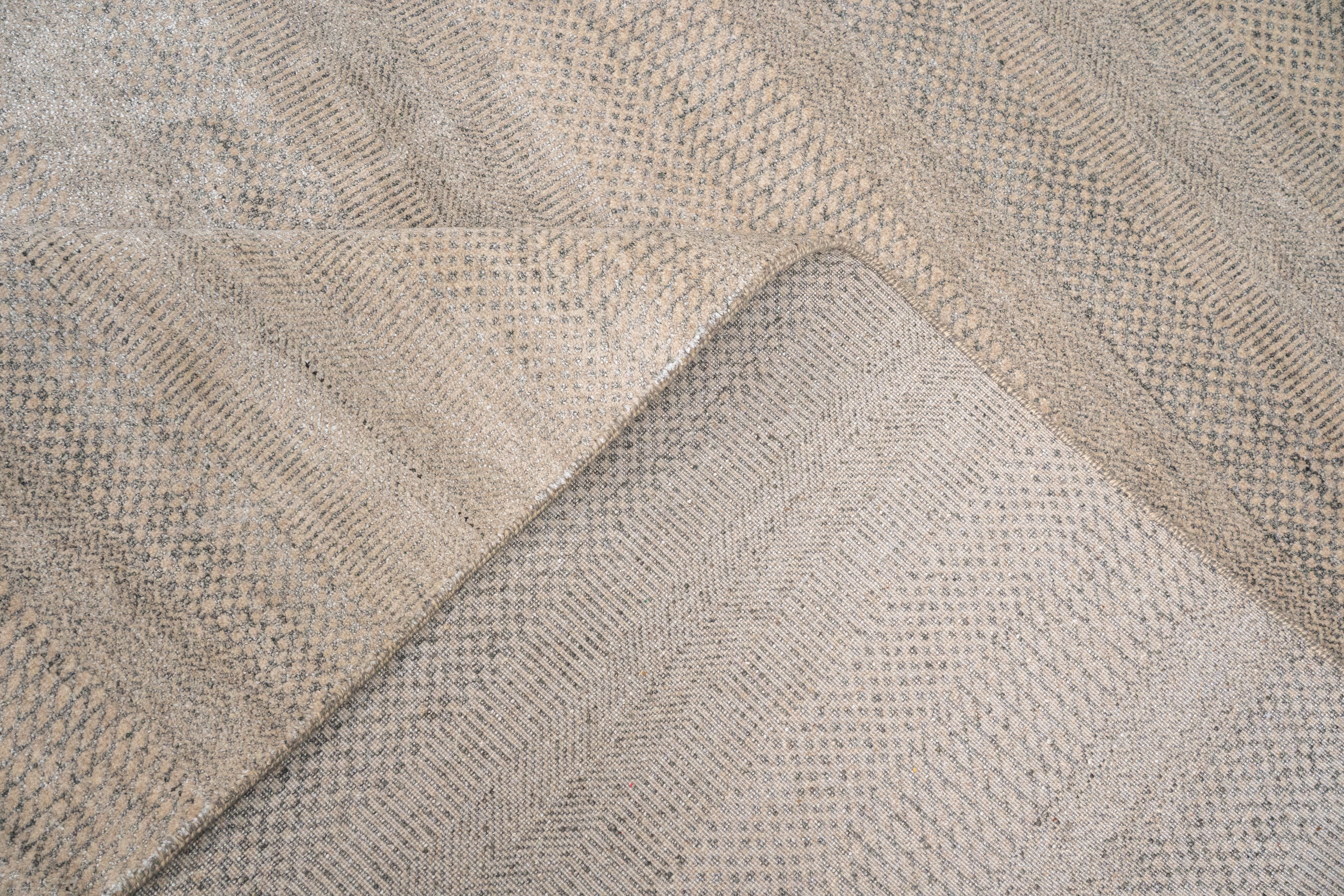 Handknotted Carpet, DIA- 1968 MCN, Desert Sand & Granite Gray
